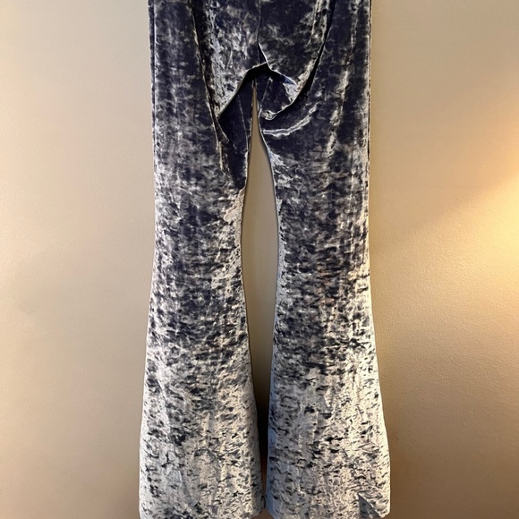 ONZIE Crushed Velvet Flare Leggings/Yoga Athleisure Pants- Size M/L (runs small) - Picture 5 of 11